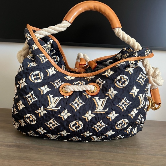 Louis Vuitton Bulles MM Cruise Marine Blue - Picture 2 of 15